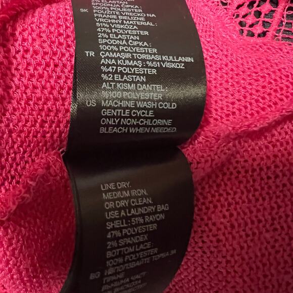 Divided by H&M Fuchsia Pink Crochet Hem Sweater Size Medium - Picture 6 of 7